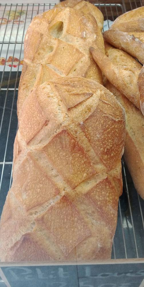 Délice-de-boulangerie-baguette-cuite-le-fournil-dantho