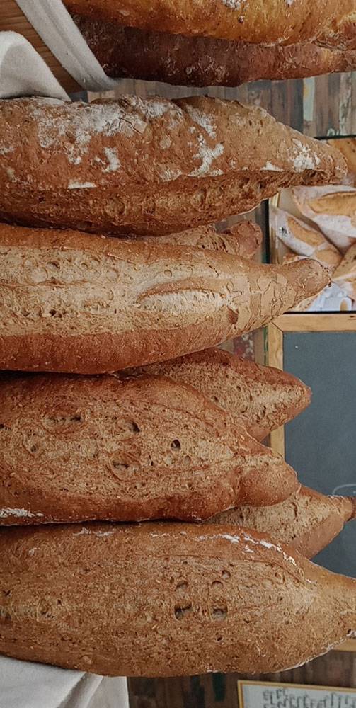 Baguette-de-pain-artisanal-fraiche-le-fournil-dantho-atp