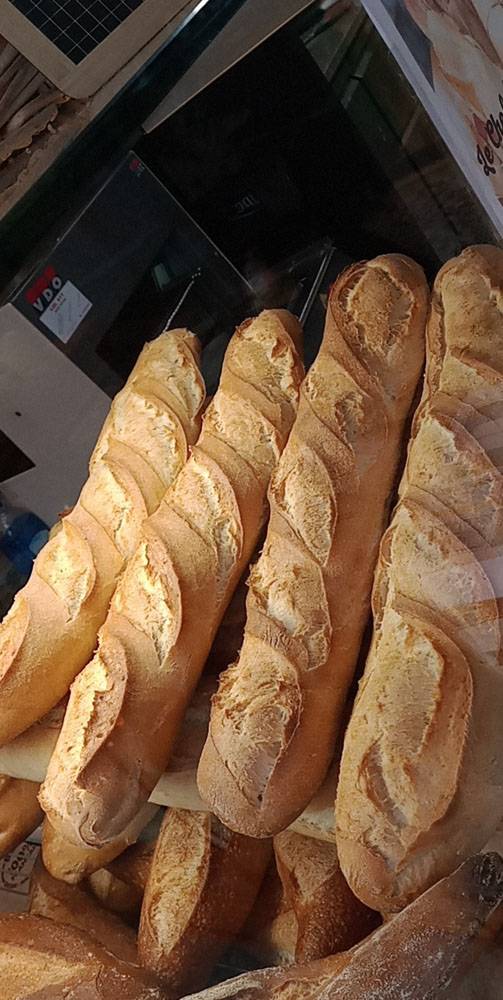Authenticite-baguette-croustillante-le-fournil-dantho-atp